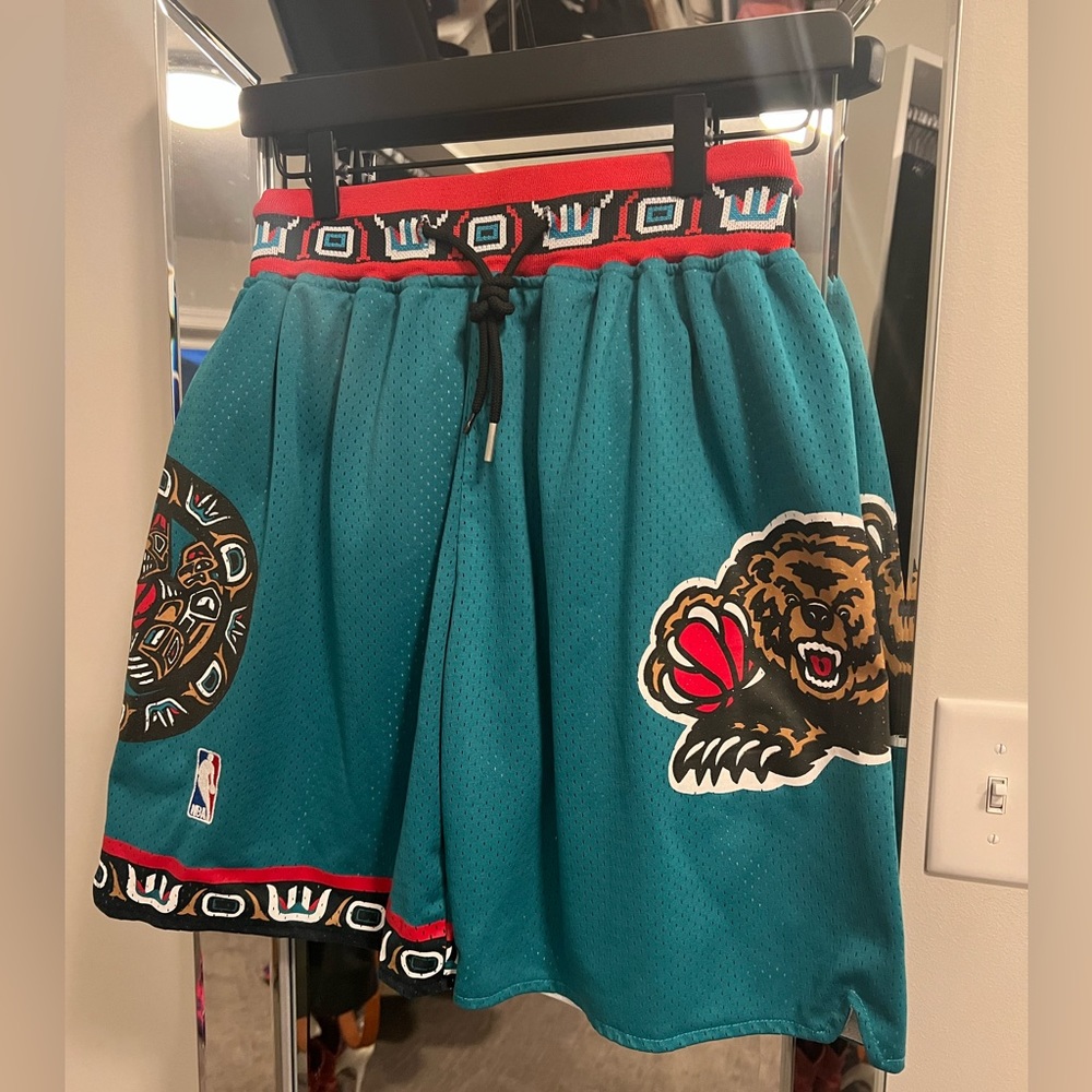 Just Don vintage Vancouver grizzlies shorts